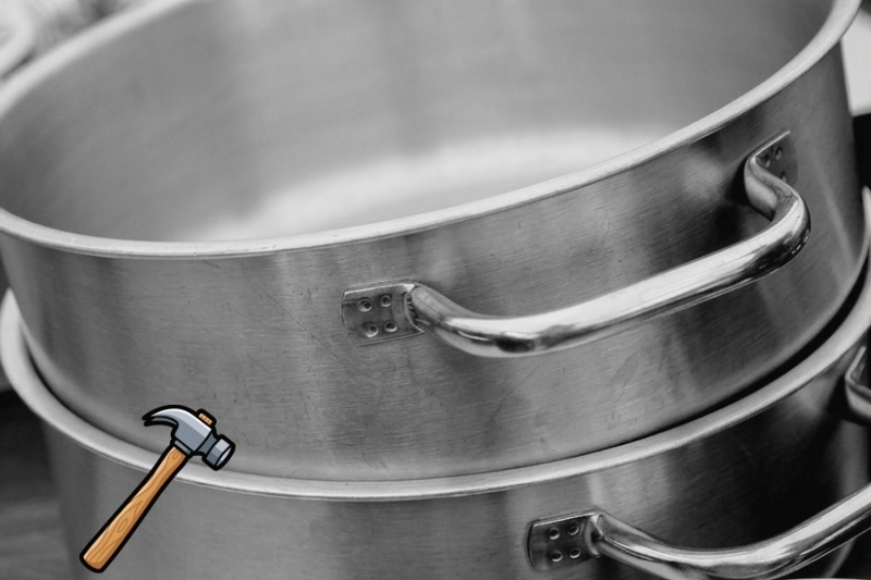 Cách gỡ 2 nồi inox dính vào nhau 3