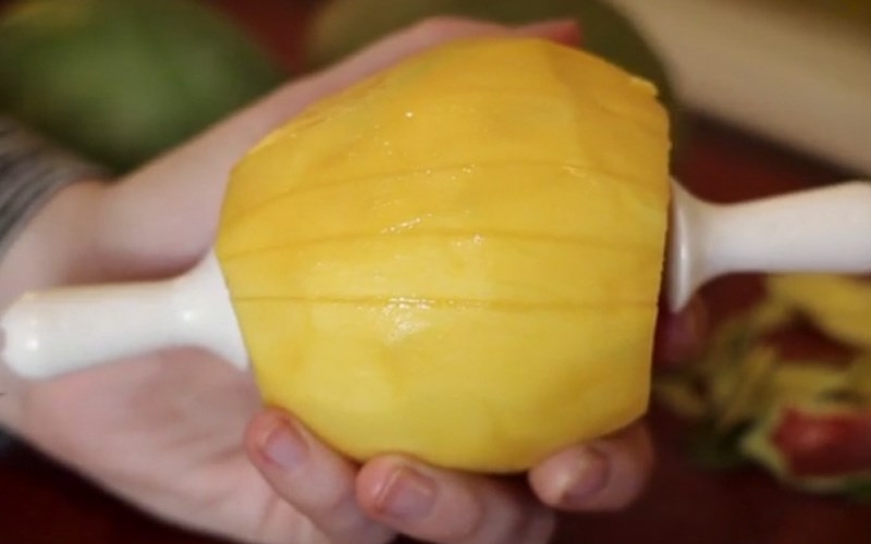 cách gọt xoài - hình 5