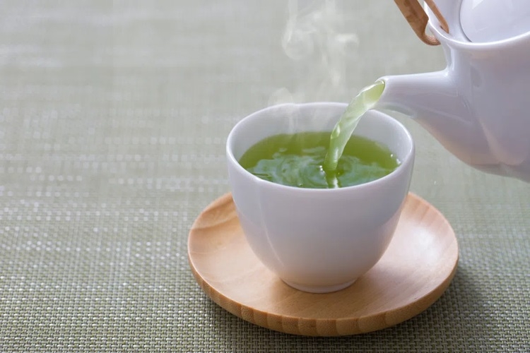 cách hãm chè xanh không bị đỏ 7