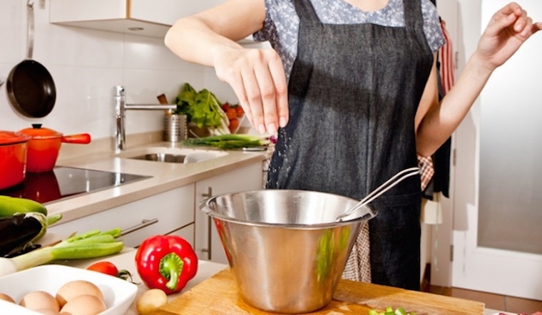cách khắc phục món ăn bị mặn 2