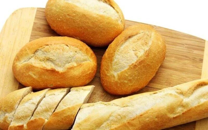 Khử mùi tủ lạnh lâu ngày không dùng bằng bánh mì