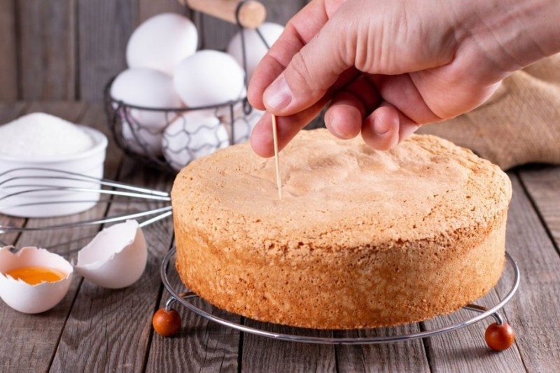 cách làm bánh bông lan bằng nồi chiên không dầu 4