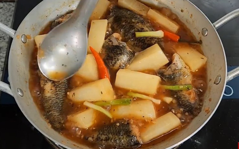 cách làm cá kho củ cải trắng đậm đà (hình 18)