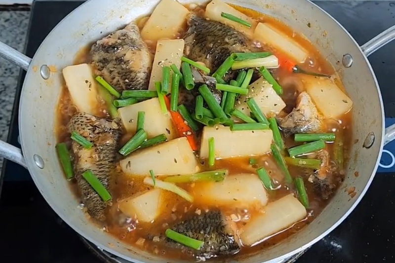 cách làm cá kho củ cải trắng đậm đà (hình 1)