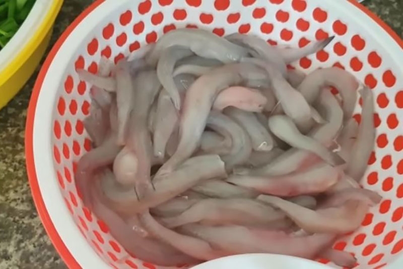 Hướng dẫn cách làm cá khoai kho tiêu (hình 4)