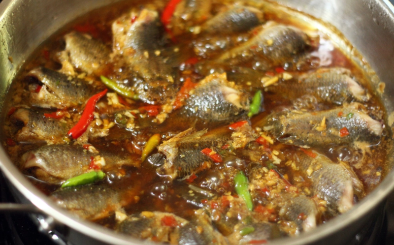 Cách làm cá rô kho tộ kiểu Nam Bộ - hình 6