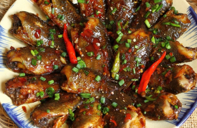 Cách làm cá rô kho tộ kiểu Nam Bộ - hình 8