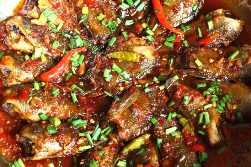 Cách làm cá rô kho tộ kiểu Nam Bộ thơm ngon chuẩn vị: Bí quyết chọn nguyên liệu và thực hiện