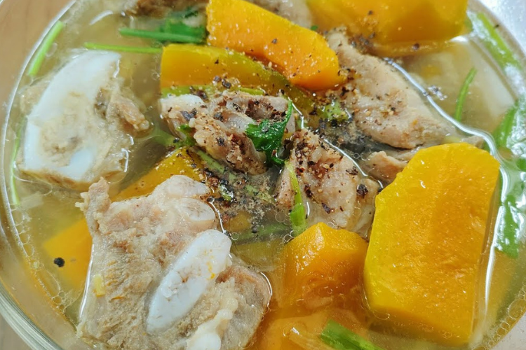 Cách nấu canh bí đỏ sườn heo đơn giản, ngọt thanh, bổ dưỡng cho bữa cơm gia đình