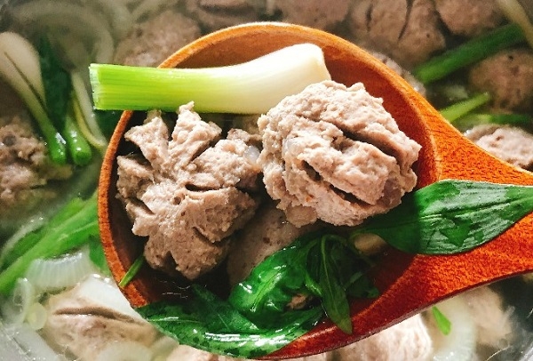 Cách làm canh bò viên nấu nấm 1
