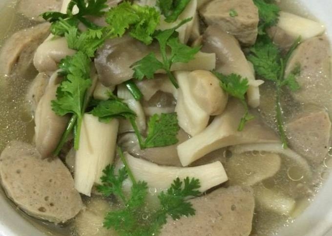 Cách làm canh bò viên nấu nấm 5