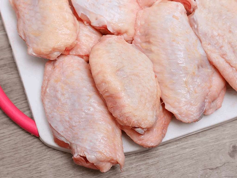 Hướng dẫn cách làm cánh gà xào ớt xiêm (hình 2)