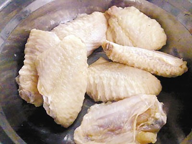 Hướng dẫn cách làm cánh gà xào ớt xiêm (hình 4)