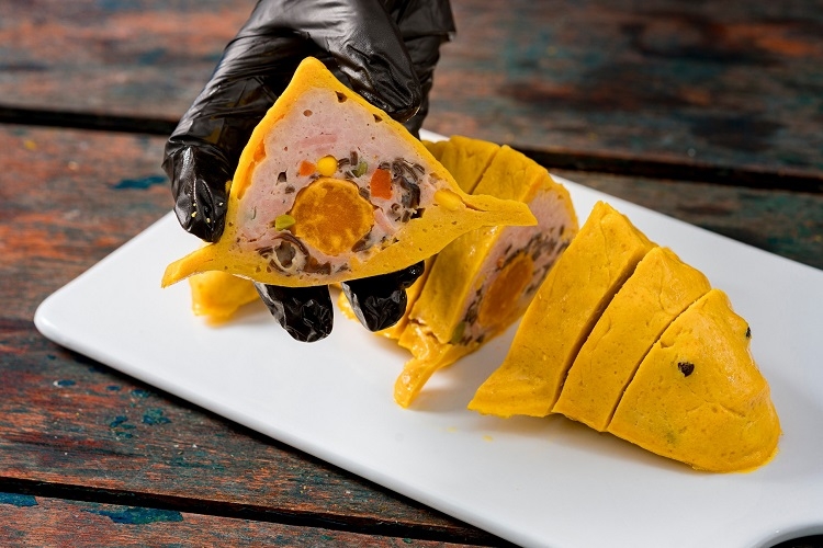 Hướng dẫn cách làm chả cá chép bách hoa đẹp mắt cho mâm cỗ những ngày trọng đại