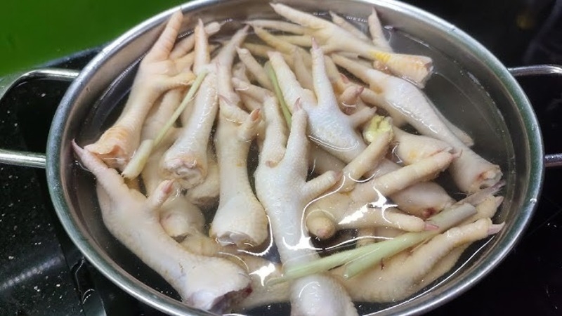 Cách làm chân gà ngâm rau tiến vua 5