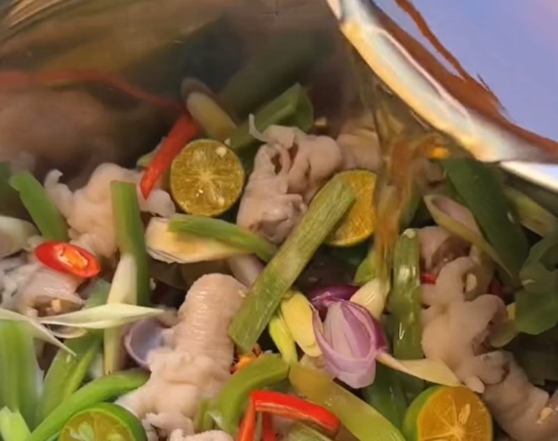 Cách làm chân gà ngâm rau tiến vua 7