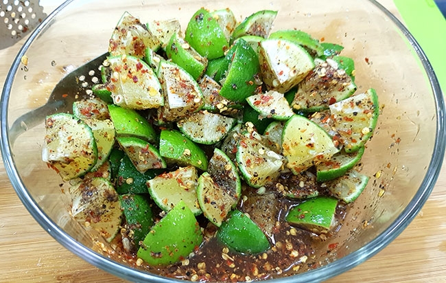 Cách làm chanh lắc muối ớt 1