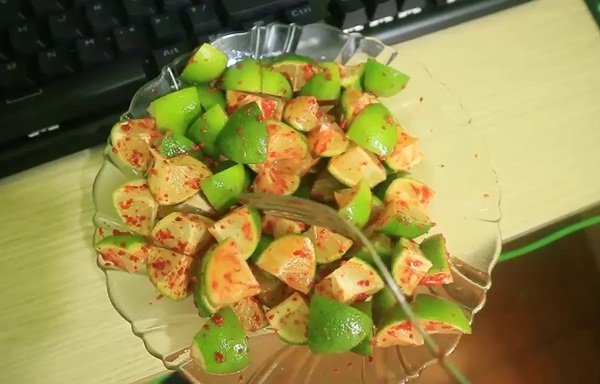 Cách làm chanh lắc muối ớt 4