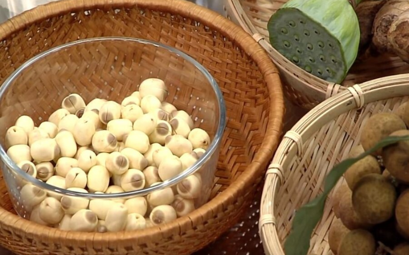 cách làm chè nhãn lồng hạt sen kiểu Hà Nội (ảnh 3)