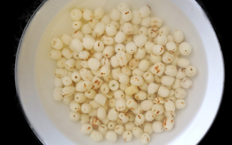 cách làm chè nhãn lồng hạt sen kiểu Hà Nội (ảnh 5)