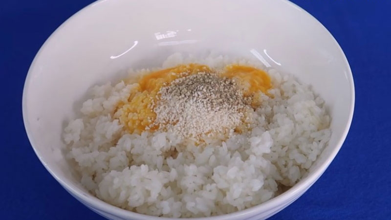 cách làm cơm nguội chiên trứng - hình 5