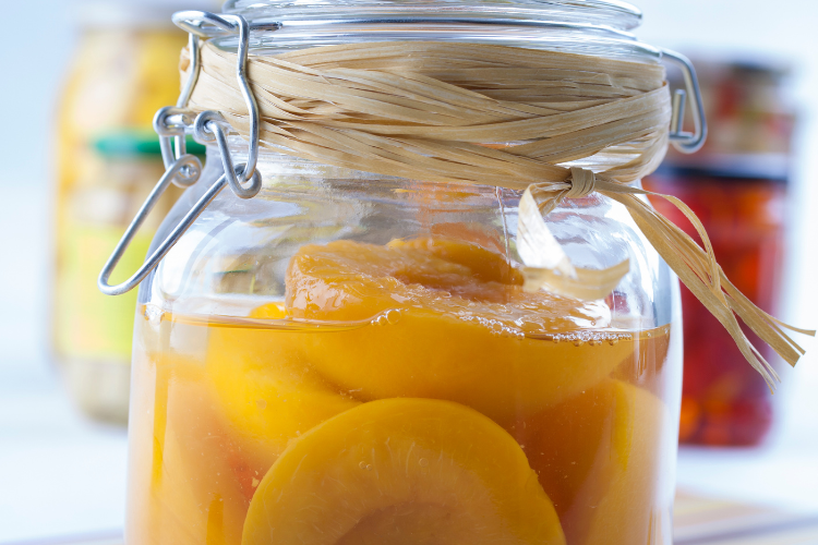 Cách làm đào ngâm, trà đào cam sả hình 3