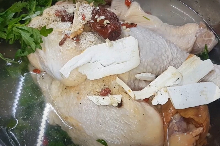 Bước 3: Làm gà tần với nồi cơm điện