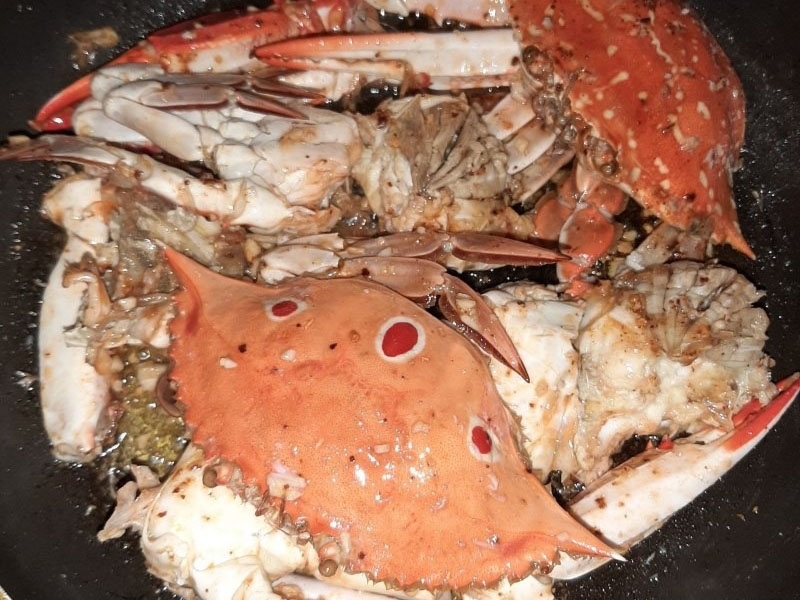 Bỏ túi cách làm ghẹ cháy tỏi (hình 6)