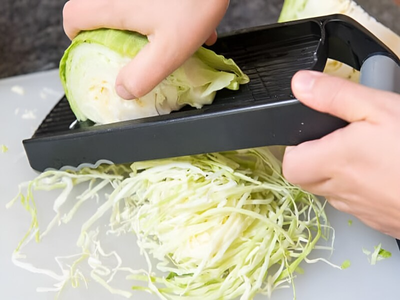 Cách làm gỏi bắp cải cà rốt chay (hình 3)
