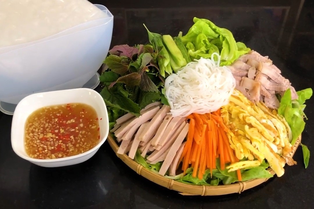 Cách làm gỏi cuốn thập cẩm đơn giản tại nhà, ai cũng mê tít với nước chấm bất bại
