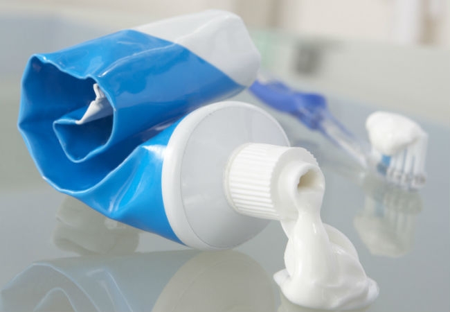 cách làm hết vết xước trên kính 2