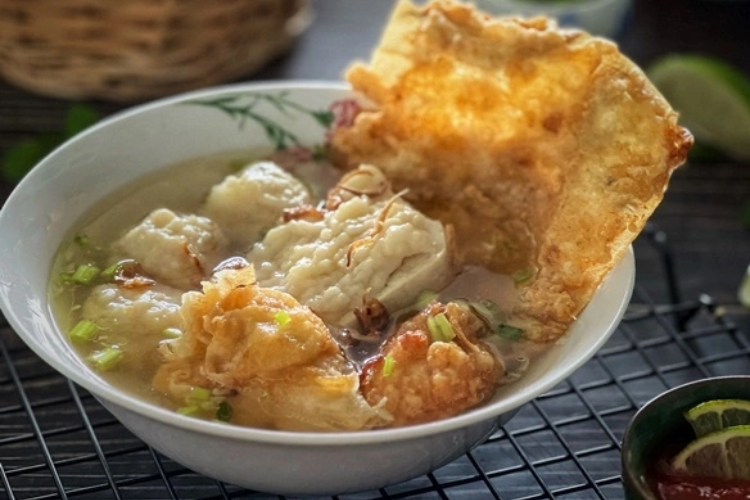 Cách làm hoành thánh tôm thịt (ảnh 8)