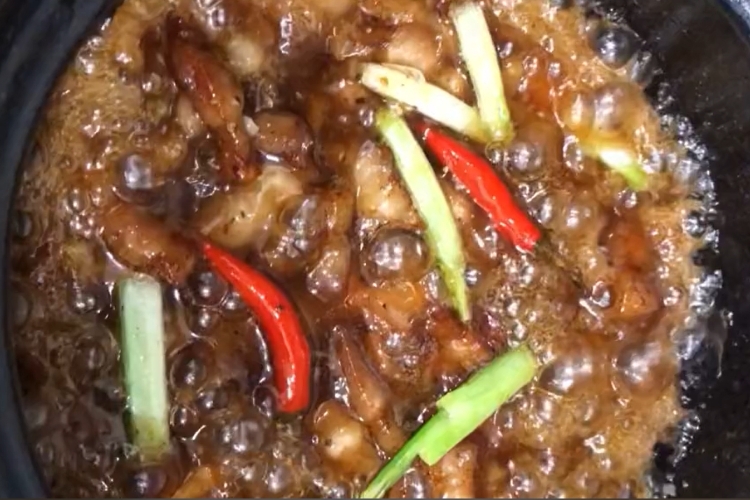 Bước 3: Nấu kho quẹt tôm khô