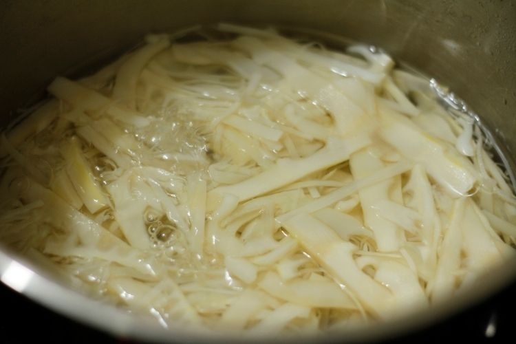 cách làm lẩu măng chua bằng bếp lẩu điện (hình 4)