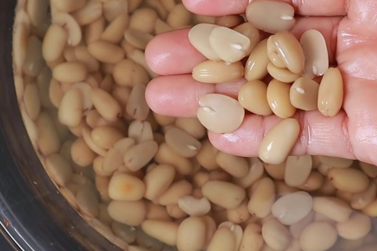 Cách làm me hạt dẻo hình 8