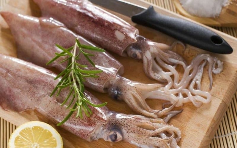 Sơ chế nguyên liệu làm mực hấp sả