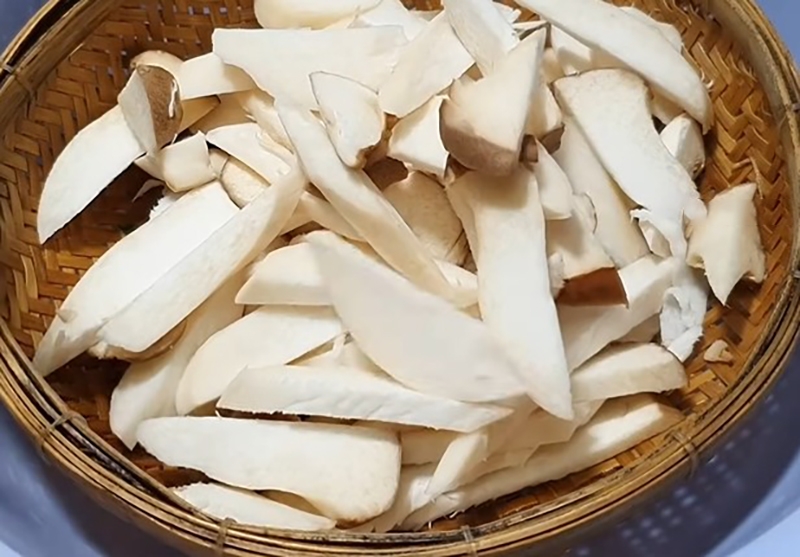 Cách làm nấm đùi gà xào tỏi (hình 4)