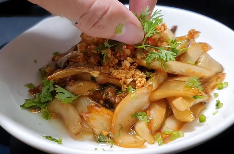 Cách làm nấm đùi gà xào tỏi (hình 7)