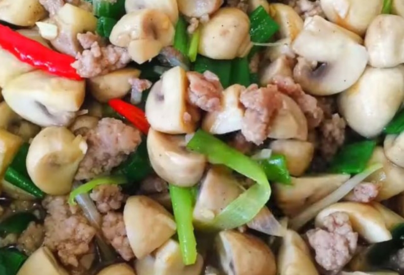 Khám phá cách làm nấm mỡ xào thịt heo (hình 7)