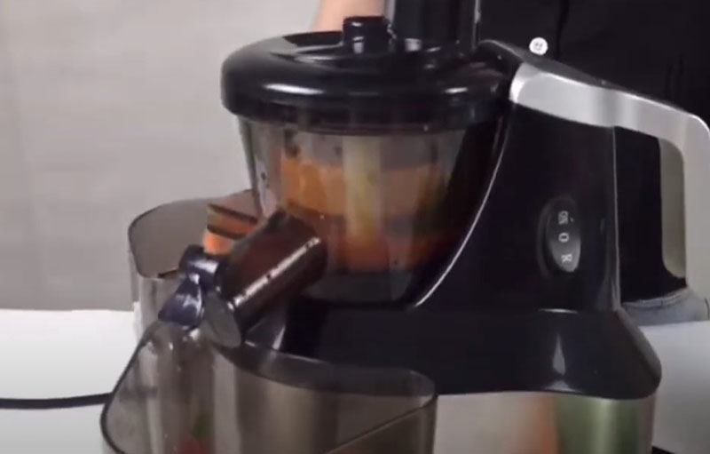 Cách làm nước ép cà rốt bằng máy ép chậm (hình 4)