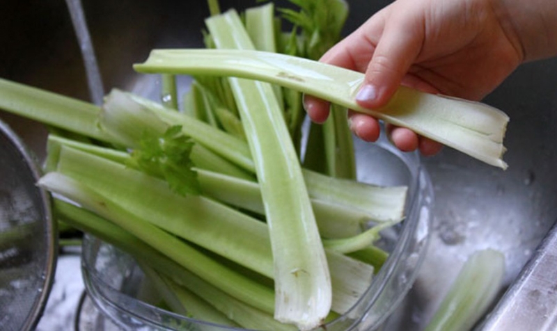 Nước ép cần tây ổi (hình 5)