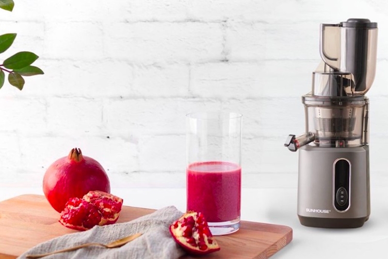 Cách làm nước ép lựu bằng máy ép chậm (hình 2)
