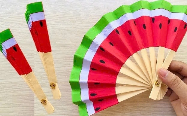 Các bước chi tiết trong cách làm quạt giấy bằng que kem bước 4