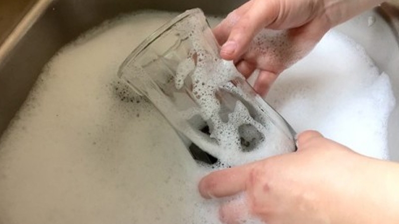 cách làm rượu vải khô.1