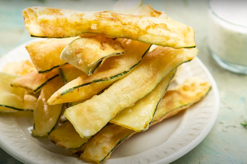 Cách làm snack bí ngòi giòn rụm, ít dầu mỡ và tốt cho sức khỏe ngay tại nhà