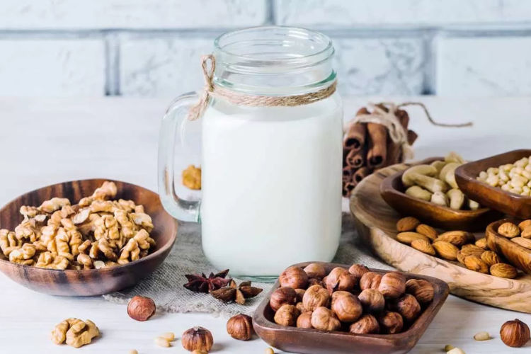 Cách làm sữa óc chó hạnh nhân hình 4