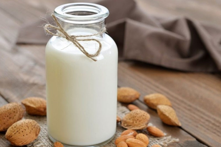 Cách làm sữa óc chó hạnh nhân hình 5