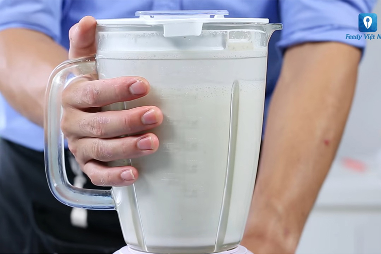 Cách làm sữa óc chó hạnh nhân hình 6