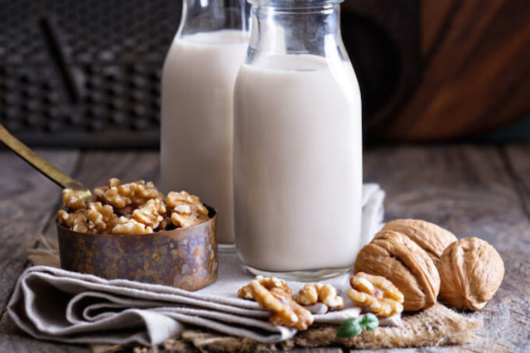 Cách làm sữa óc chó hạt sen 2