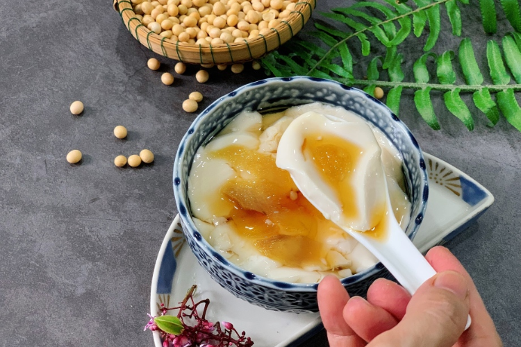 cách làm tàu hũ nước đường bằng sữa đậu nành hình 5